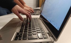 Uhapšeno 15 osoba zbog kompjuterskih prevara i zloupotreba bankovnih kartica