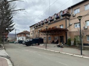 Zvečan, opštinska zgrada