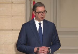 Vučić Francuska Makron