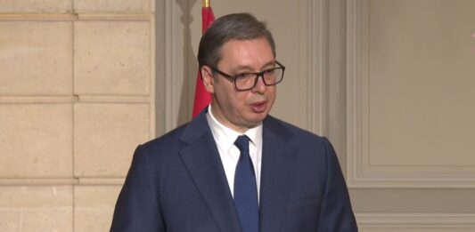 Vučić Francuska Makron