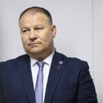 Kosovo Police Director Responds to Criticism Over Security Lapses and Ethnic Issues Na konferenciji KP prikazane fotografije maturanta; Hodža: Policajcu prećeno, ispituje se njegovo postupanje