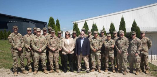FOTO: Ambasador SAD sa američkim vojnicima KFOR-a u Leposaviću/KFOR
