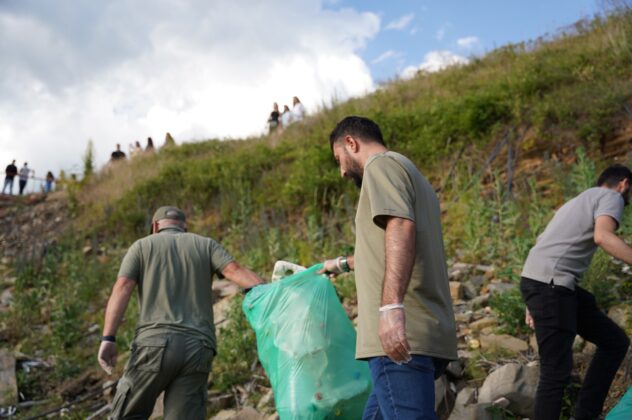 Dželjalj Svečlja Artane Rizvanoli Eljbert Krasnići i aktivisti Samoopredeljenja na jezeru Gazivode, čiste smeće