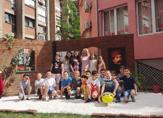 Malo čudo prirode u centru grada: OŠ „Sveti Sava“ u Kosovskoj Mitrovici dobila učionicu u prirodi OŠ "Sveti Sava" dobila "Učionicu u prirodi"