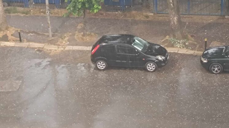 Ki&scaron;a Mitrovica nevreme grad