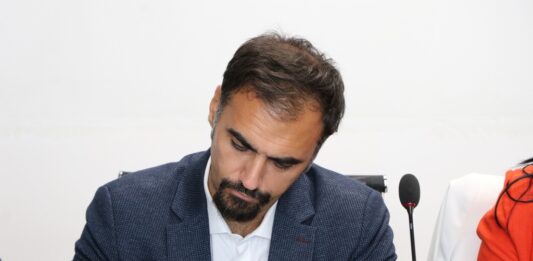 Ljeart (Leart) Hodža (Hoxha) Urednik televizije ATV Barabar Centar KoSSev događaj