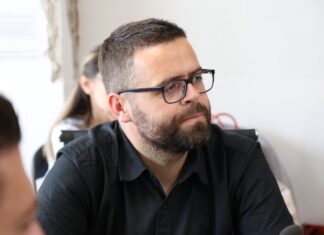 Redža: Bitka sa propagandom nije izgubljena, na novinarima je da nastave da se bore činjenicama i istinom Džemalj Redža Predsednik AGK Barabar Centar KoSSev događaj