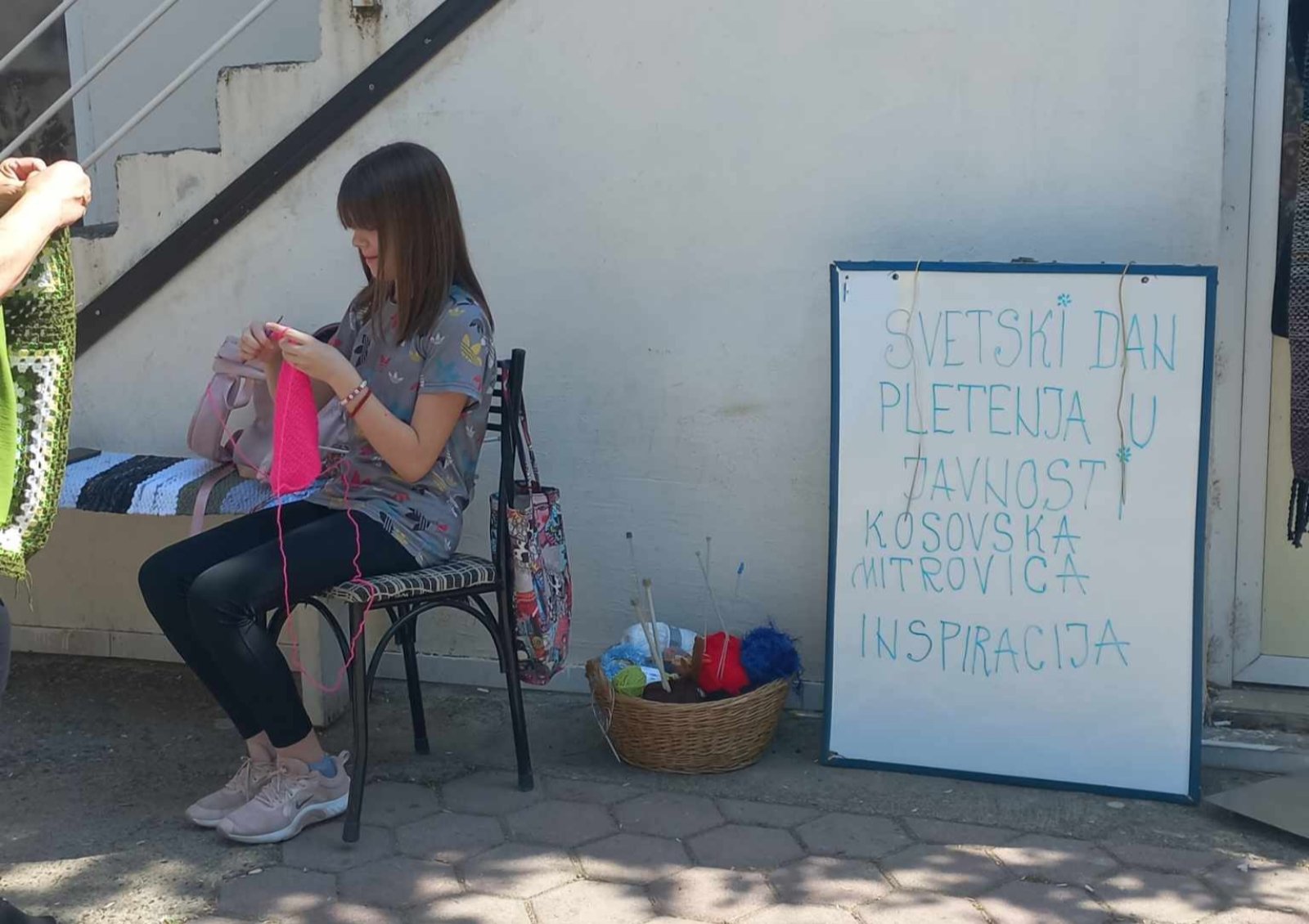 Najmlađa učesnica na obeležavanju Svetskog dana pletenja u javnosti KM