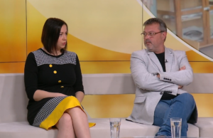 Prosvetni radnik je meta za odstrel Dušan Kokot ispred Nezavisnog sindikata prosvetnih radnika Srbije i Jelena Maksimović ispred Saveta roditelja OŠ "Jovan Dučić"