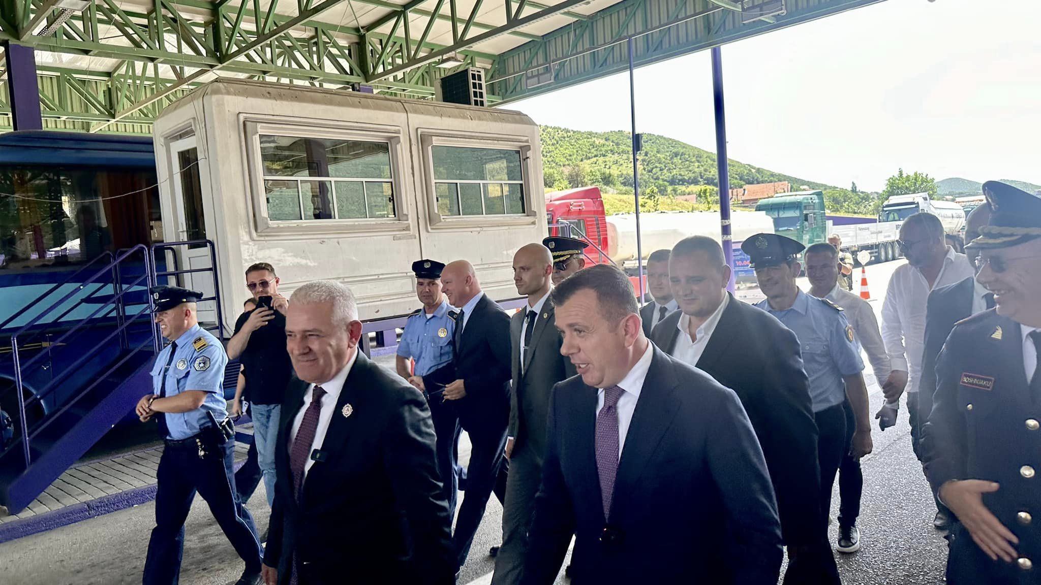 Na graničnom prelazu Vrbnica danas otvorena posebna traka za ulazak i izlazak sa Kosova bez kontrole