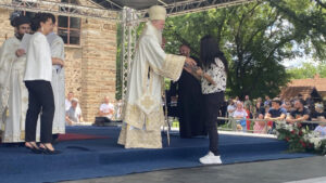 Gračanica: Dodeljeno ordenje majkama Orden Majka devet jugovića dodeljen u Gračanici tokom obeležavanja Vidovdana