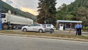 Nakon Mitrovice vlasnici preuzimaju gorivo Benzinska pumpa