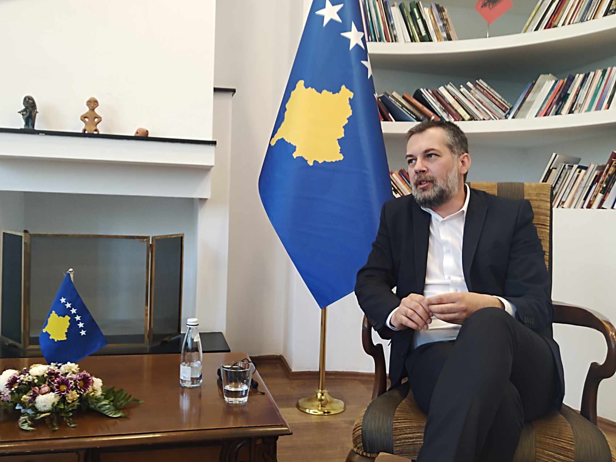 Čeku o skidanju kosovske zastave u Beogradu: Ne organizovati sportske događaje u Srbiji dok ne promeni stav o Kosovu