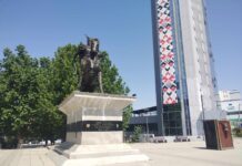 Vrhovni sud presudio u korist PDK: LVV tražio isti datum i lokaciju za skup u Prištini Trg Skenderbeg Priština