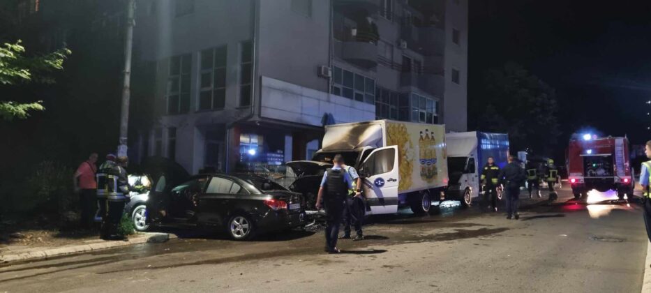Severna Mitrovica: O&scaron;tećena dva kamiona Severna Mitrovica: O&scaron;tećena dva kamiona Eksplozija kosovska Mitrovica vozila