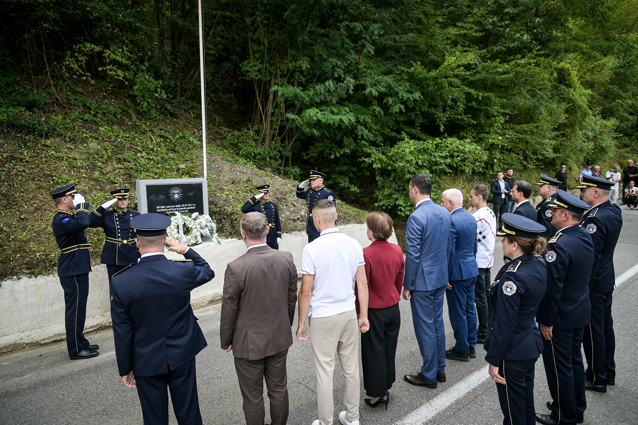 FOTO: Spomen ploča Enver Zumberi/ Samoopredeljenje