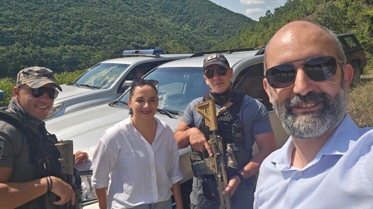 FOTO: Fitore Pacoli sa specijalcima na Gazivodama/ FB