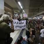 Nakon protesta policija izbacila građane sa Prokopa i železničke stanice Beograd, deo učesnika otišao u Pionirski park Prokop protest građana protiv kopanja litijuma