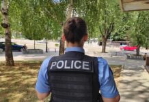 Dve žene prijavile pretnje u Prištini i Severnoj Mitrovici policajci policajka KP kosovska policija zatvaranje pošte Srbije ilustracija leto