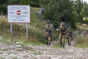 Operacija KFOR-a - Italijanski i hrvatski 24-časovna operacija KFOR-a KFOR administrativna linija