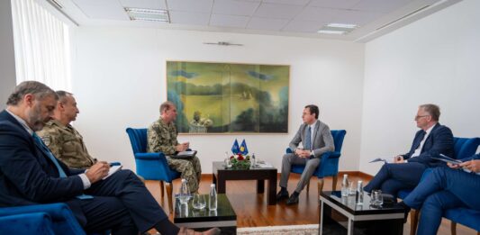 Aljbin Kurti i Admiral NATO