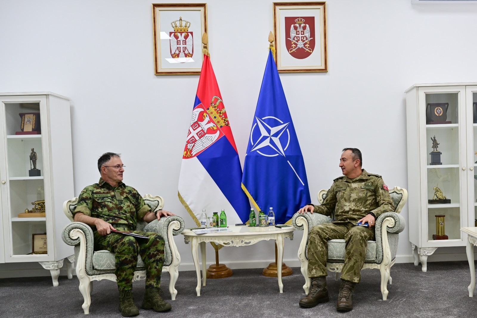 General Mojsilović na sastanku u Beogradu sa Ulutašom: Neophodno nastaviti saradnju s obzirom na situaciju na Kosovu