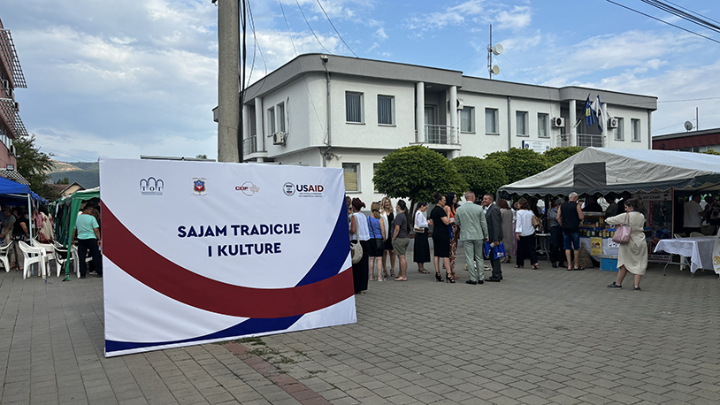 Gračanica: Prvi sajam tradicije i kulture i šesti Međuopštinski sajam meda