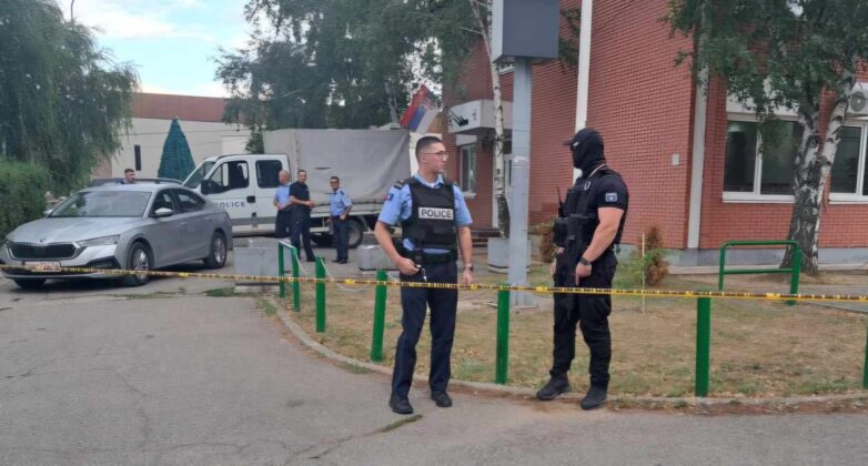 FOTO: KoSSev/Kosovska policija u&scaron;la u Provremeni organ u Mitrovici