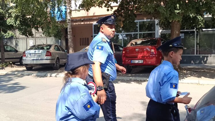 FOTO: KoSSev/ Kosovska policija u akciji "Upoznaj policajca"