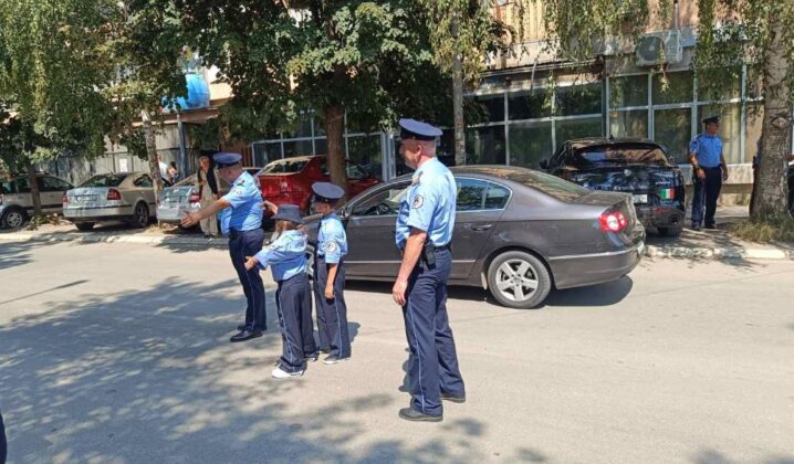 FOTO: KoSSev/ Kosovska policija u akciji "Upoznaj policajca"
