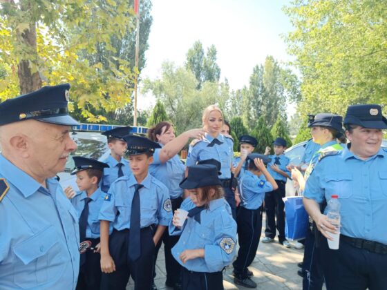 FOTO: KoSSev/ Kosovska policija u akciji "Upoznaj policajca"