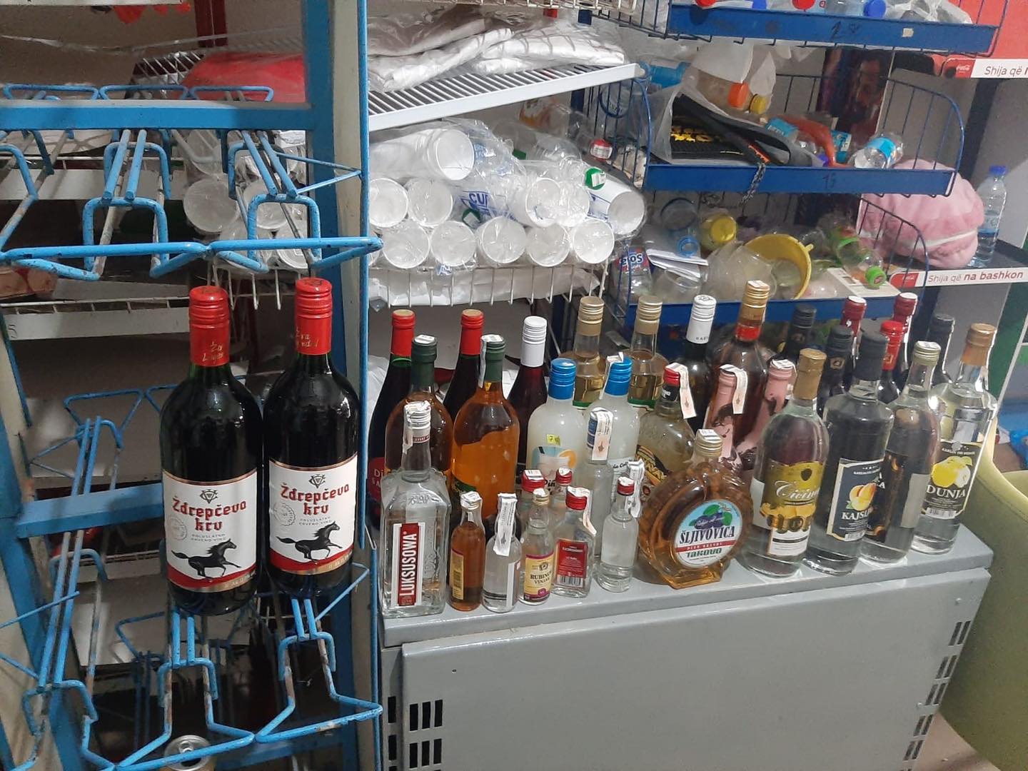 U Klokotu zaplenjena veća količina alkoholnog pića sa srpskim markicama