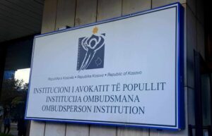Ombudsman preporučuje retroaktivnu isplatu dečjeg dodatka - "diskriminaciju na osnovu etničke pripadnosti"