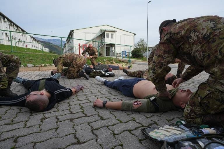 KFOR sproveo vežbu evakuacije povređenih u kampu "Villaggio Italia" u PećiVežba evakuacije