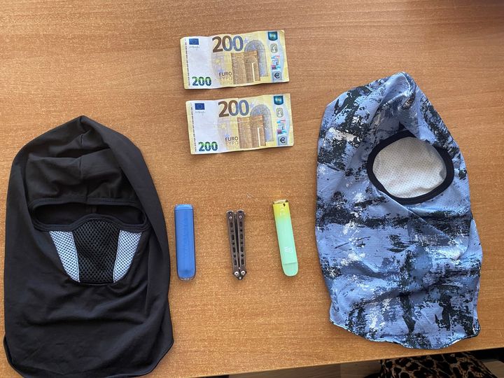 U školi u Vučitrnu pronađen nož, elektronske cigarete, falsifikovane novčanice...Škole