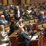 Energičan govor poslanika iz Mačve uz aplauz opozicije: „Ne damo, neće kopati“ Narodni poslanik Dušan Radosavljević