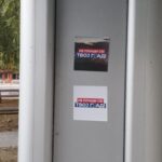 Arsenijević: Šef kabineta Atića i obezbeđenje jurili maloletnike; KP: Inspektor zaustavio mladiće zbog lepljenja stikera Ne plaši se tvoj grad stikeri