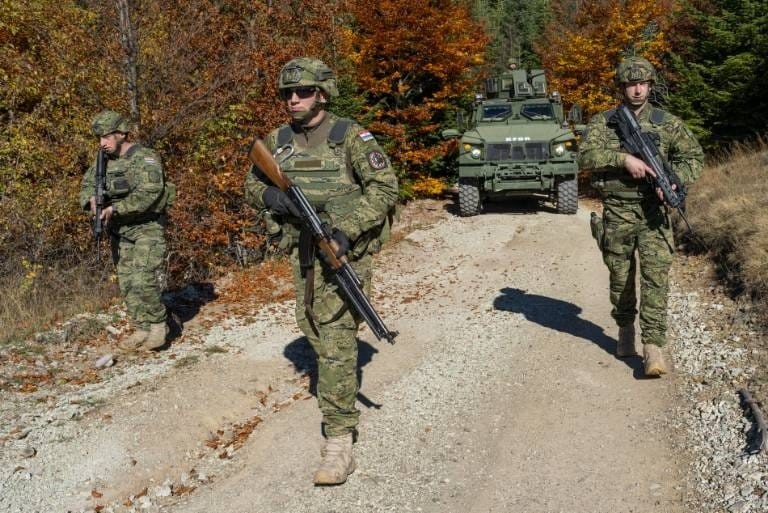 Hrvatski vod KFOR-a patrolirao duž administrativne granice sa Albanijom