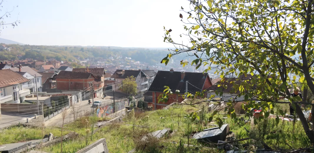 FOTO: Mitrovske zadušnice na Orahovačkom groblju/Radio Goraždevac