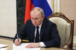 Kremlj: Putin doneo odluku o azilu Vladimir Putin