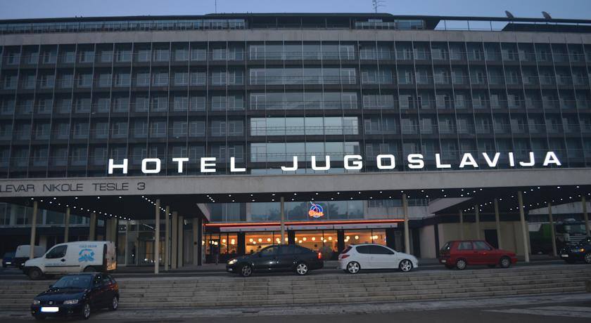 Počelo rušenje Hotela Jugoslavija u Beogradu, u kojem su odsedali i američki predsednici i Elizabeta II