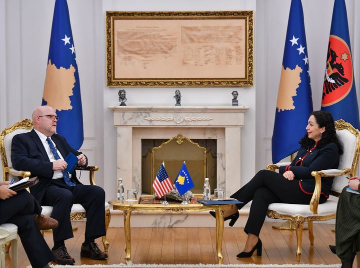 Osmani sa američkim ambasadorom u Prištini o promenama u američkoj administraciji