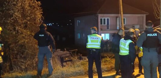 FOTO: Kosovska policija, noć , blinda, nesreća, jarak) KoSSev