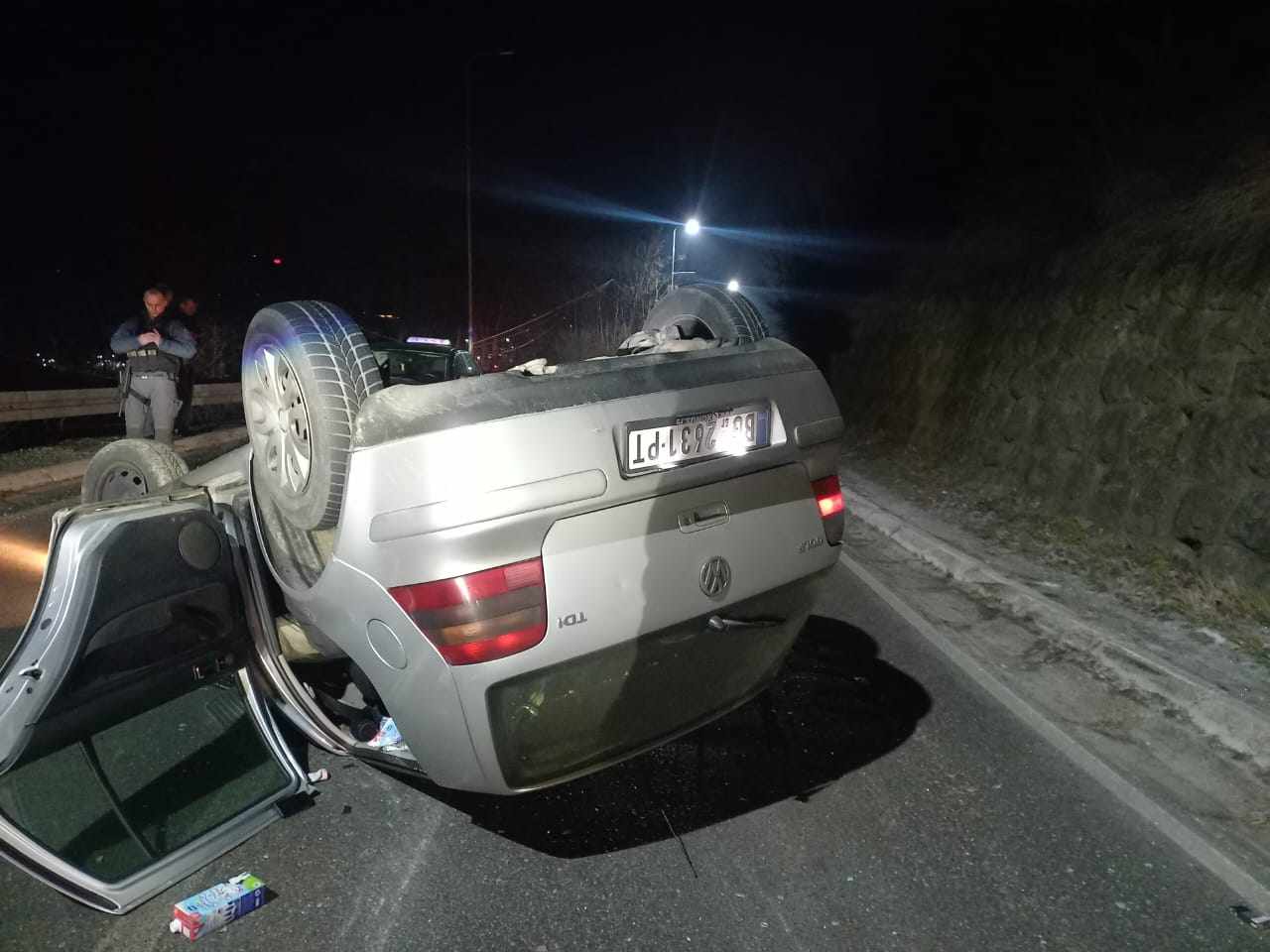 Saobraćajna nezgoda na putu Mitrovica-Zvečan: Prevrnuo se automobil