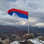 Vraćena zastava, podignut policijski dron Srpska zastava