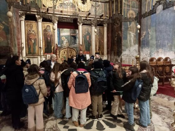 Deca albanske nacionalnosti u Dečanima
