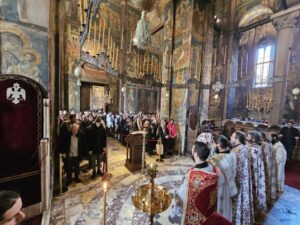 Sve veći broj vernika obilazi Manastir Visoki Dečani
