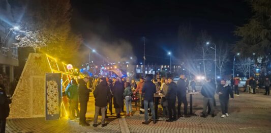 FOTO: Novogodišnji vigvami u Severnoj Mitrovici/ KoSSev