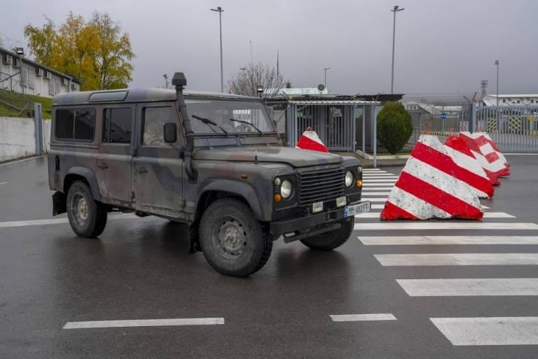 Albanski vojnici KFOR-a sproveli patrolu u opštini Istok