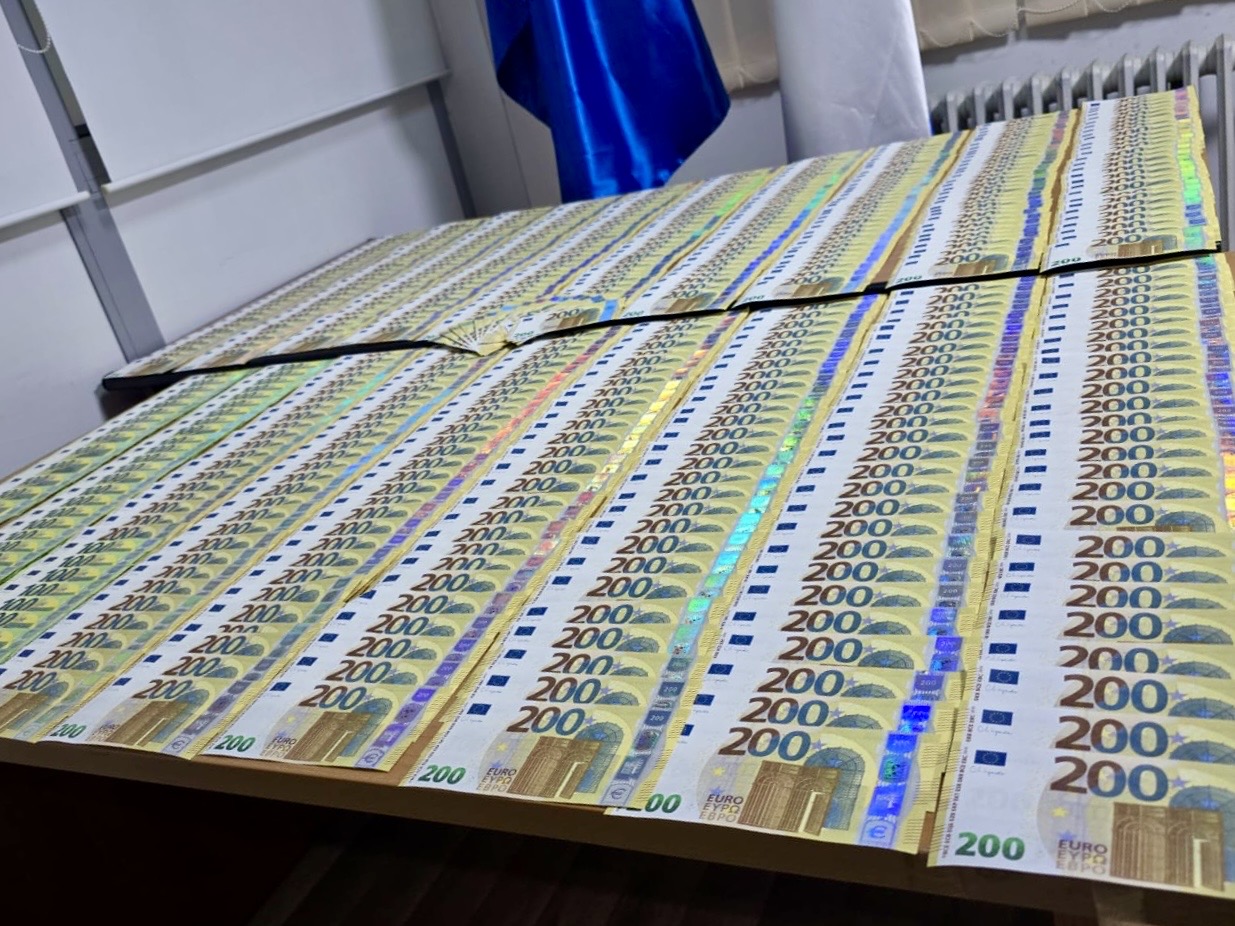 Kosovska policija zaplenila preko 100.000 evra, sumnjaju da je novac  falsifikovan